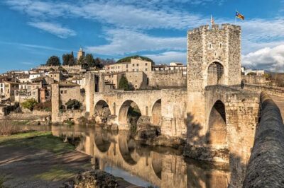 Medieval Villages & La Garrotxa Volcanic Zone Hiking. Small Group Tour - From Pg. de Gràcia to the Volcano Park: The Morning Flow