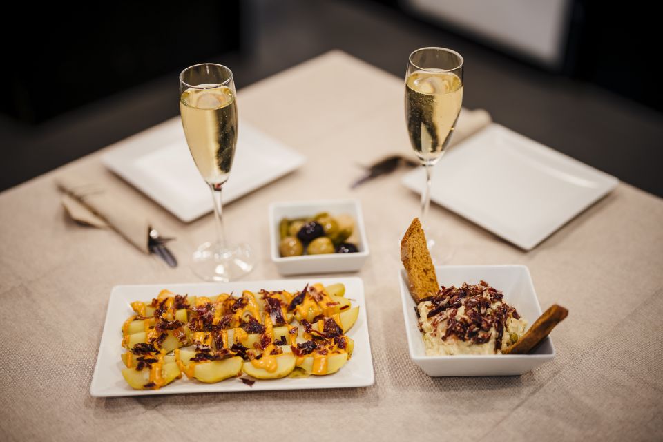 Menu Gourmet - Jamón, Cheese & Wine near Sagrada Familia - Service and languages: what communication feels like