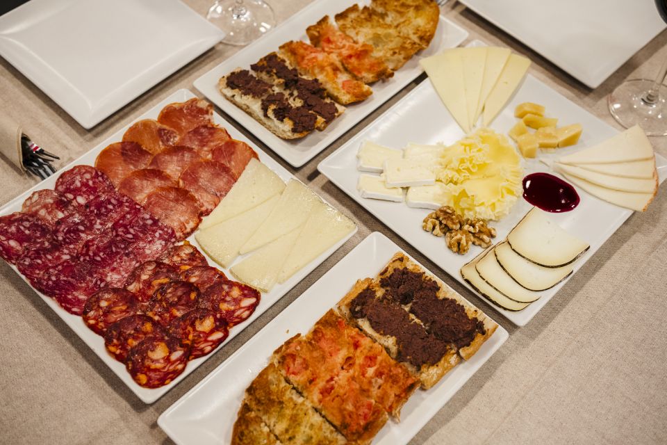 Menu Gourmet - Jamón, Cheese & Wine near Sagrada Familia - Timing tips: the smartest way to pair it with Sagrada Familia