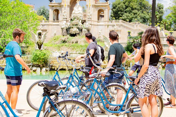 Montjuïc: Magic & Art Bike Tour Barcelona - Mirador de Colom and Drassanes: a quick intro with big visual payoff