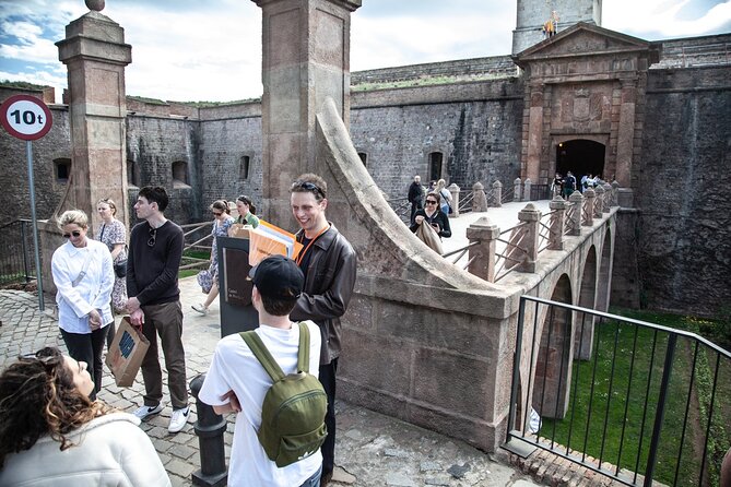 Montjuïc Walking Tour With Optional Flamenco Show - Stop-by-Stop: Castle Area, Gardens, Statues, and the Final Magic Fountain Walk