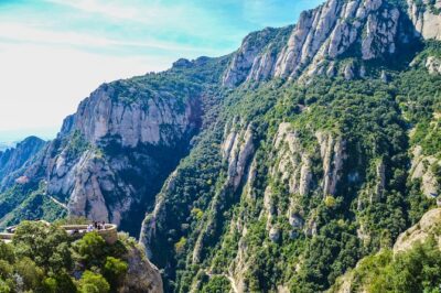 Montserrat 7-hour Private Tour from Barcelona with Lunch - Aeri de Montserrat vs. rack railway: how you climb