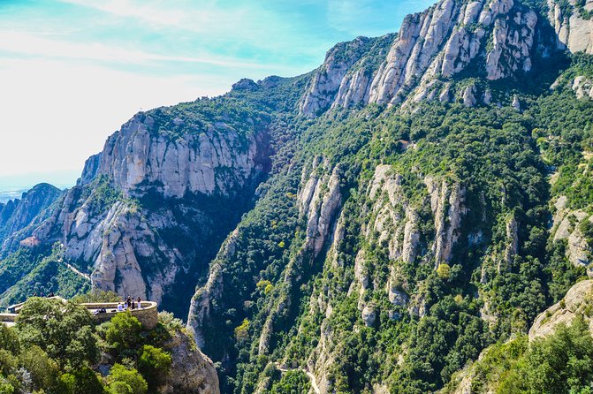Montserrat 7-hour Private Tour from Barcelona with Lunch - Aeri de Montserrat vs. rack railway: how you climb