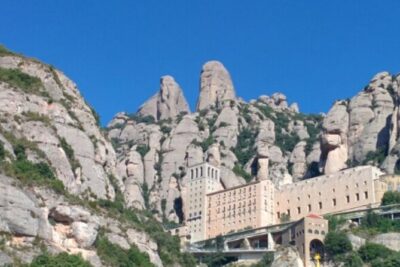 Montserrat and winery private daytrip from Barcelona - Montserrat monastery and Basilica de Montserrat: what to do in 3 hours