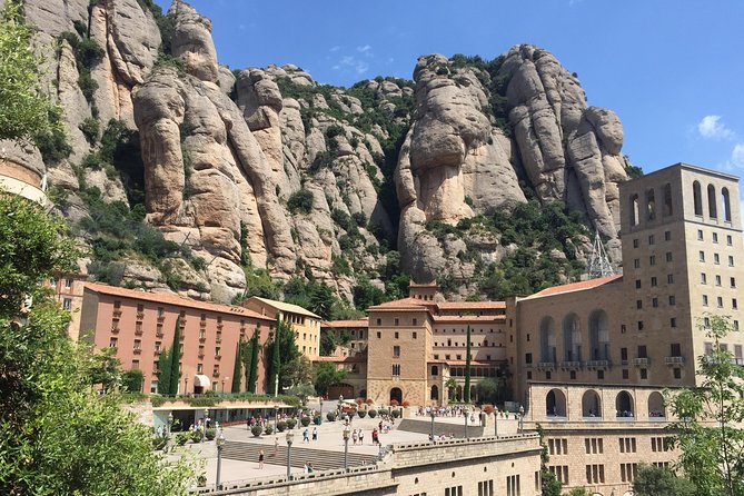 Montserrat & best winery private tour experience with a local expertise - Door-to-door comfort from Barcelona