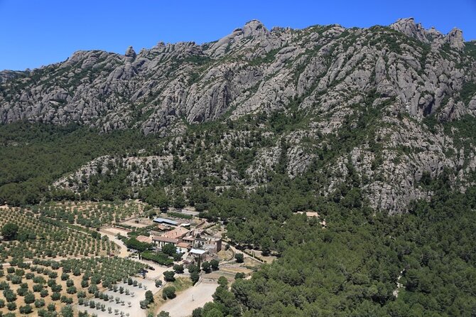 Montserrat & beyond private from Barcelona with different options - Winery or Montserrat Caves upgrade: what changes in the day