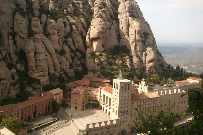Montserrat Complete Guided Tour & The Boys Choir's Performance - Timing, crowds, and how the day flows
