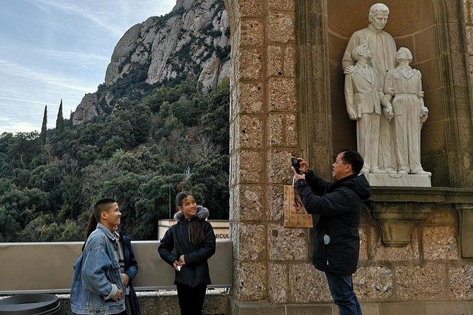 Montserrat Day Trip Private or Small Group with Basilica Tickets - Mercat de Montserrat: what you should taste and how much time to enjoy it