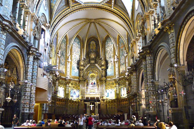 Montserrat Guided Tour with Cogwheel or Cable Car & Black Madonna - Getting started in Barcelona: the pickup you can find