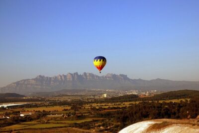 Montserrat Hot Air Balloon Flight from Barcelona - The 1-hour flight: choosing your views over Montserrat and the coast