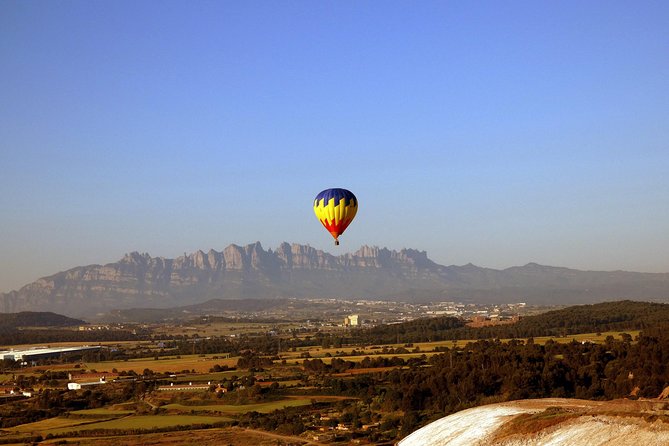 Montserrat Hot Air Balloon Flight from Barcelona - The 1-hour flight: choosing your views over Montserrat and the coast
