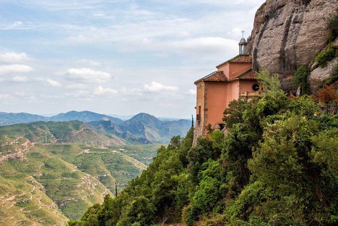 Montserrat Private Day Trip - Getting to the day trip: Plaça d’Espanya makes it easy