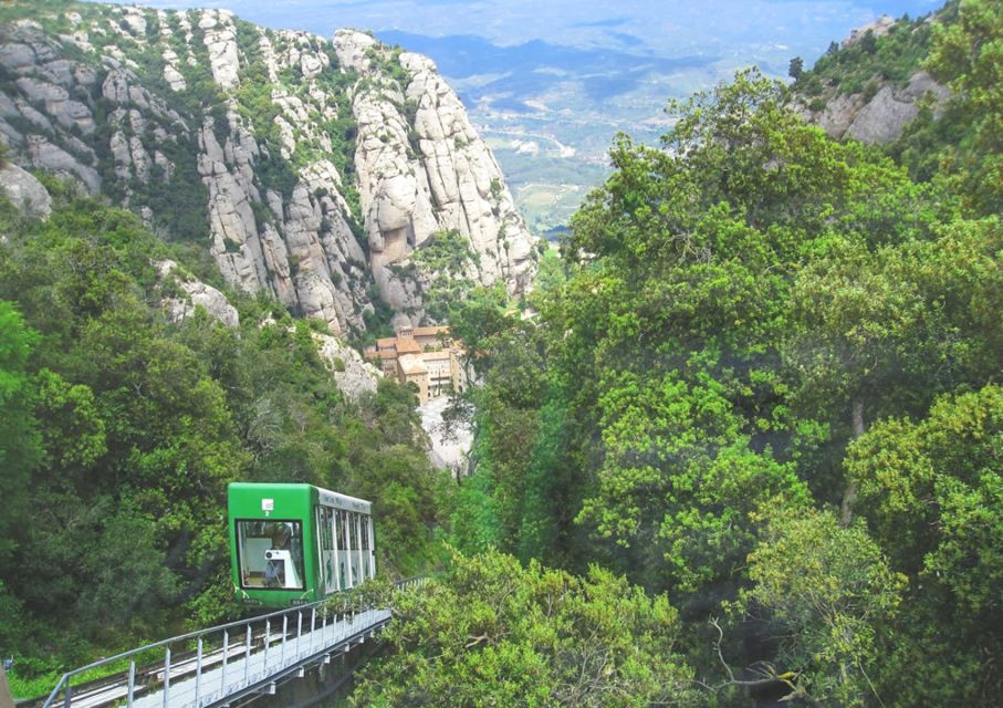 Montserrat Private Day Trip & Codorniu Cava Cellar Tasting - Guide Language, Real-World Guide Quality, and What to Look For