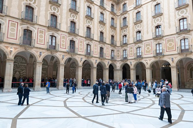 Montserrat Private Guided Tour with Pick up - What the Best-Reviewed Guides Get Right