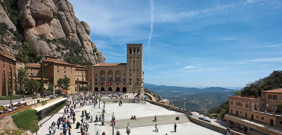 Montserrat: Private Half-Day Tour from Barcelona - The Barcelona Pickup To Montserrat Drive: Start Fast, Not Frazzled