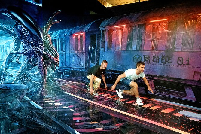 Museum of Illusions Guided Tour - Stop 1: the guided walk through 3D paintings and illusion scenes