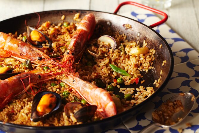 Paella Class & Bottomless Wine: Las Ramblas Views - How the Paella Lesson Works (Not Just the Recipe)