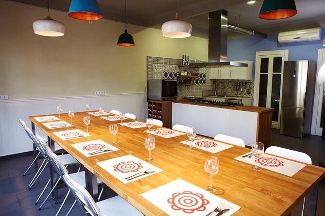 Paella Class & Bottomless Wine: Las Ramblas Views - Wine That Turns Dinner Into the Main Event