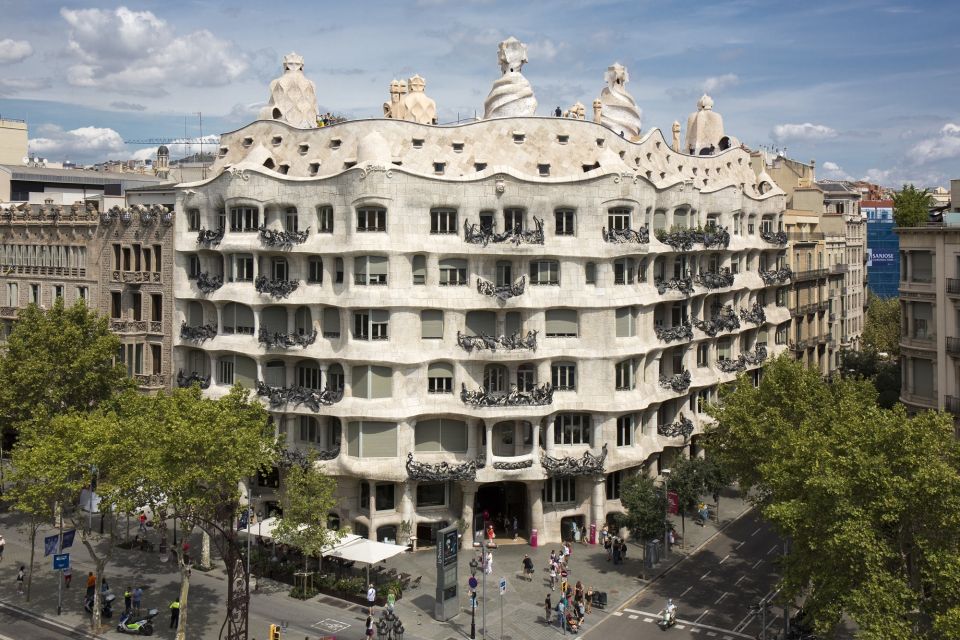 Panoramic Barcelona and Montserrat Excursion - Montjuïc Cable Car: Your High-Value View Over the City