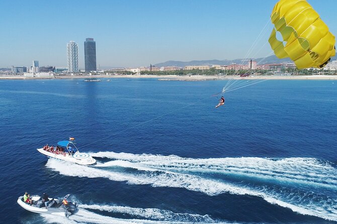 Parasailing Tour en Barcelona - JetScoot atmosphere on the water: help, enthusiasm, and a calmer ride