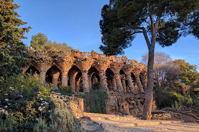 Park Guell and Sagrada Familia, Gaudí's Masterpieces Private Tour - Casa Batlló Exterior: A Quick Hit of Gaudí’s Signature Style