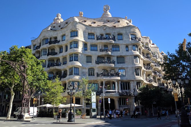 Park Guell and Sagrada Familia, Gaudí's Masterpieces Private Tour - Sagrada Familia with Admission Included: Seeing Gaudí’s Dream in Real Time