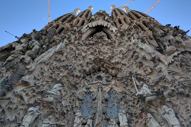 Park Guell and Sagrada Familia, Gaudí's Masterpieces Private Tour - Transportation Between Sites: Why It Reduces Stress