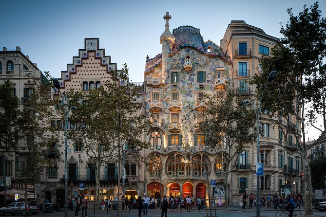 Park Guell and Sagrada Familia Private Tour with Hotel pick-up - The guide factor: names that show up in the best experiences