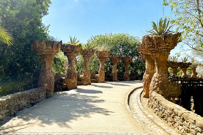 Park Guell Guided Group Tour with Optional Sagrada Familia - Optional Sagrada Família add-on: how the day changes and where you finish