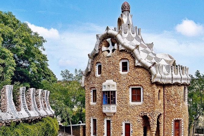 Park Güell with Skip the line tickets and Hotel Pickup - Guide-led storytelling: why it feels better than self-guided
