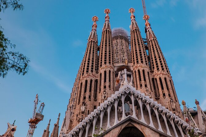 Photo Walking Tour Sagrada Familia and Gaudí in Barcelona - Passing Casa Comalat and Palau Malaya: spotting secrets in plain sight