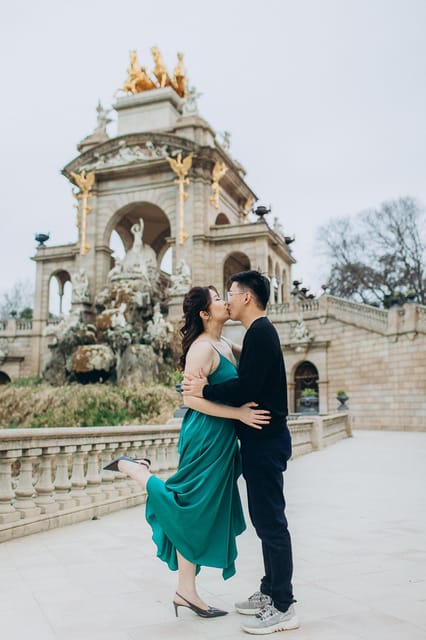 Photographer in Barcelona - Gothic Quarter photo stop: the angles that make your portraits pop