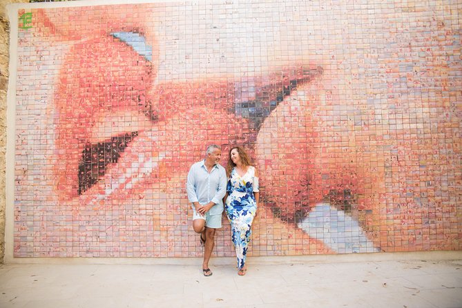 Photoshoot tour in Barcelona Secret Corners - Pont del Bisbe and Plaça d’Isidre Nonell: short stops that matter