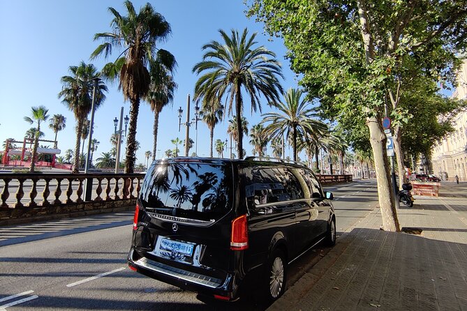 Premium Transfer from / to Airport and Port - Getting Picked Up at Barcelona El Prat Without Playing Guessing Games