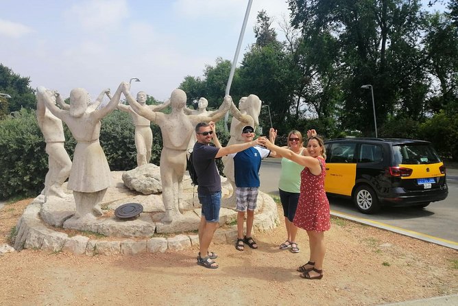 Private 2 Hours Sightseeing Tour in Barcelona - Sagrada Família: Photos First, Inside If You Want It