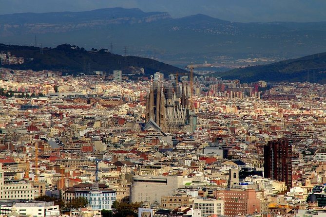Private 4h Tour Of Camp Nou And Most Emblematic Sites Of Barcelona with pick up - La Pedrera and the Gothic Core: Gaudí Meets Medieval Streets