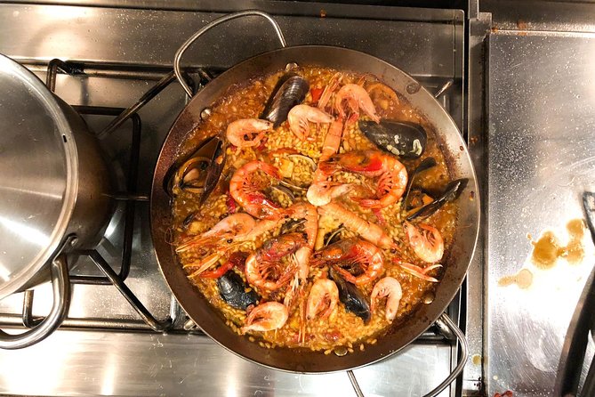 Private Authentic Paella Cooking Class in Barcelona with Josh - A private paella class in Barcelona that teaches the method