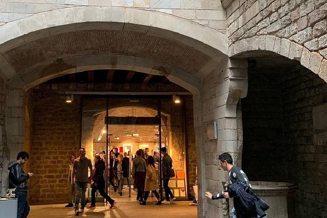 Private Barcelona Art and Tapas Walking Tour with Picasso Museum - Guides matter: the energy that comes through