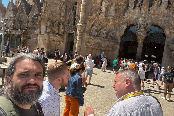 Private Barcelona Highlights: Gothic Sagrada Familia & Park Güell - Santa Maria del Mar area: breakfast with real neighborhood energy