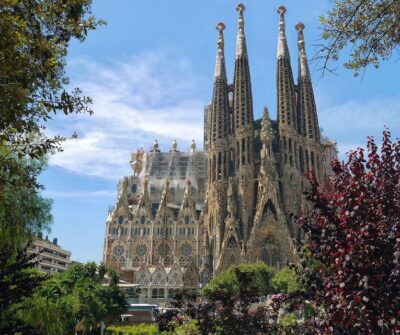 Private Barcelona Highlights Half-Day Tour - Starting at Plaça de Catalunya and getting your bearings fast