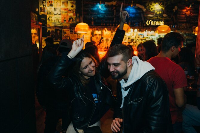 Private Barcelona Nightlife & Hidden History Tour with Drinks - Why this 8:00 pm format feels smarter than daytime