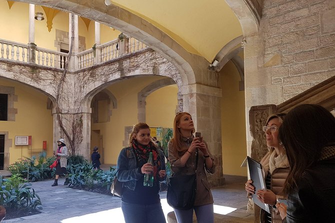 Private Barcelona Old Town and Gothic Quarter Walking Tour - La Rambla and the Boqueria area: famous sights without the ticket hassle