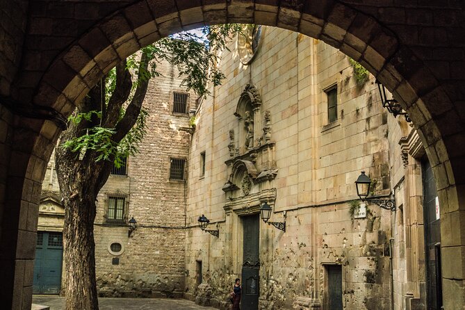 Private Barcelona Old Town Walking Tour: Gothic Quarter & Born - Where the Tour Starts (and Why That Location Works)