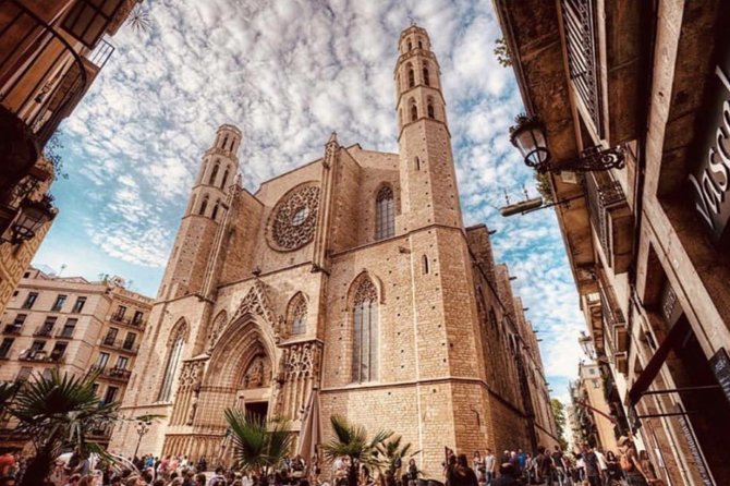 Private Barcelona Walking Tour with Flamenco Show & Tapas Dinner - Stop 2: Born/La Ribera tapas dinner with wine, then cava