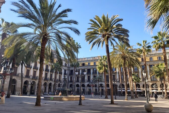 Private Bike tour for families - El Born and El Born Centre de Cultura i Memòria: fashion, tapas, and memory