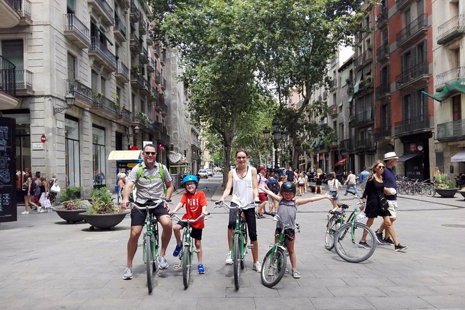Private Bike tour for families - Arco de Triomfo: expo-era Barcelona with a story you can tell later