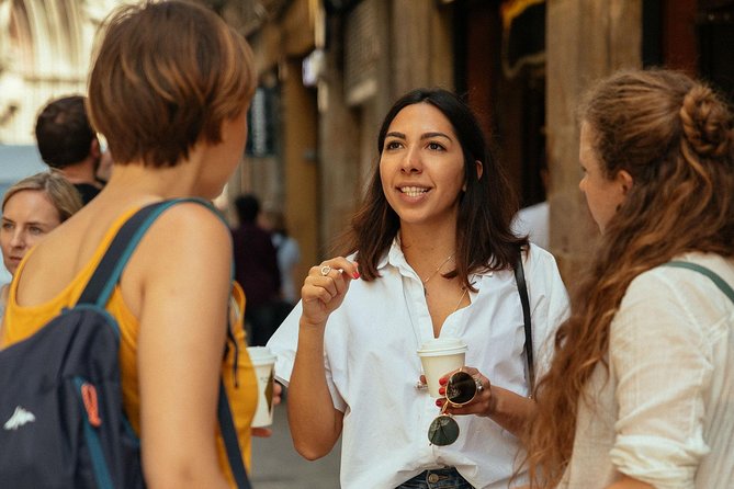 Private City Kickstart Tour: Barcelona - The Old City Hits: Boqueria Market and Plaça del Rei