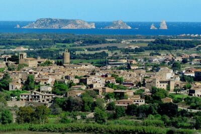 Private Costa Brava and Empuries Tour with Hotel Pick-Up and Panoramic Boat Ride - Stop 2: Sant Martí d’Empúries for Medieval Calm