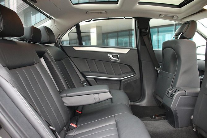 Private Cruise Port Transfer to Barcelona Airport or hotel - Getting Met in a Busy Port: Finding Your Driver Fast