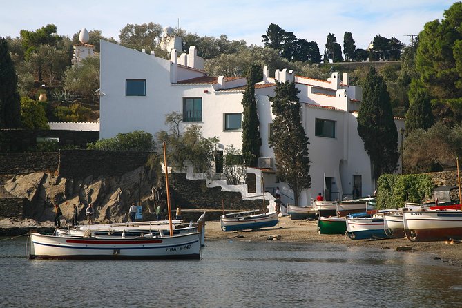 Private Dalí Museum and Tour from Barcelona - Getting picked up and riding with Bcn Luxury Limousines